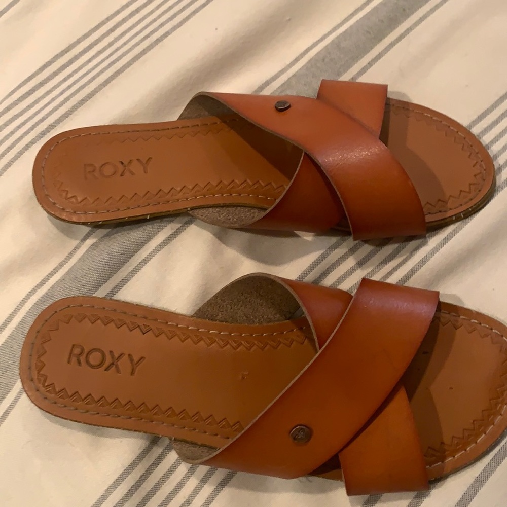 Roxy flip flops size 6 normal wear and tear